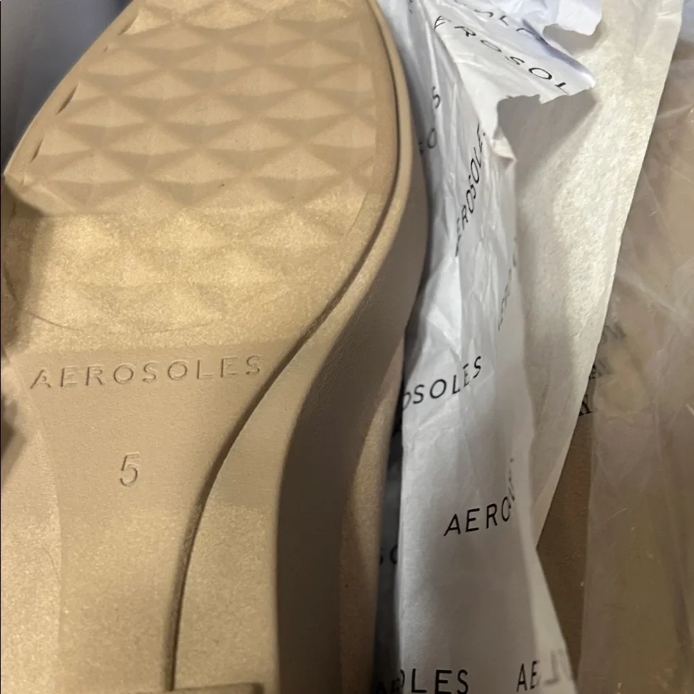 AEROSOLES Trench coat faux suede Platform Slip-Ons size 5 NWOT